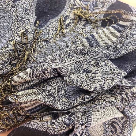 Pashmina Black & Sage Unique Paisley Print Fringed Cashmere & Silk Scarf Wrap - Picture 5 of 5